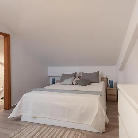 Osiris - Cozy Sea Walk Lodge With Private Garden Nea Makri Exterior photo