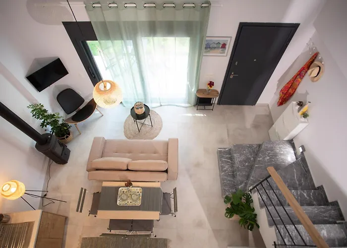 Osiris - Cozy Sea Walk Lodge With Private Garden