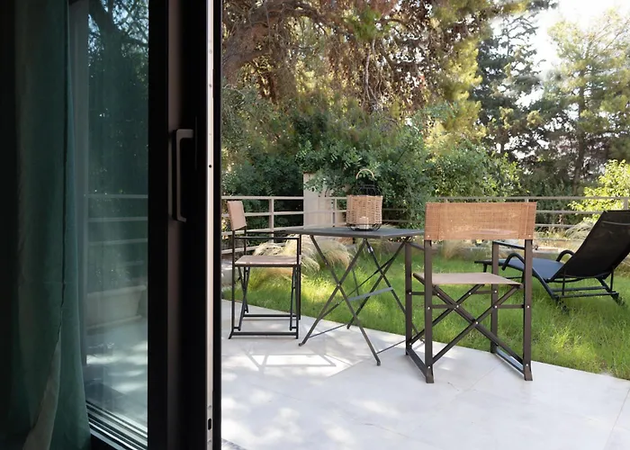Osiris - Cozy Sea Walk Lodge With Private Garden