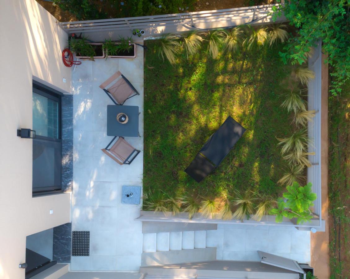 Apartment Osiris - Cozy Sea Walk With Private Garden