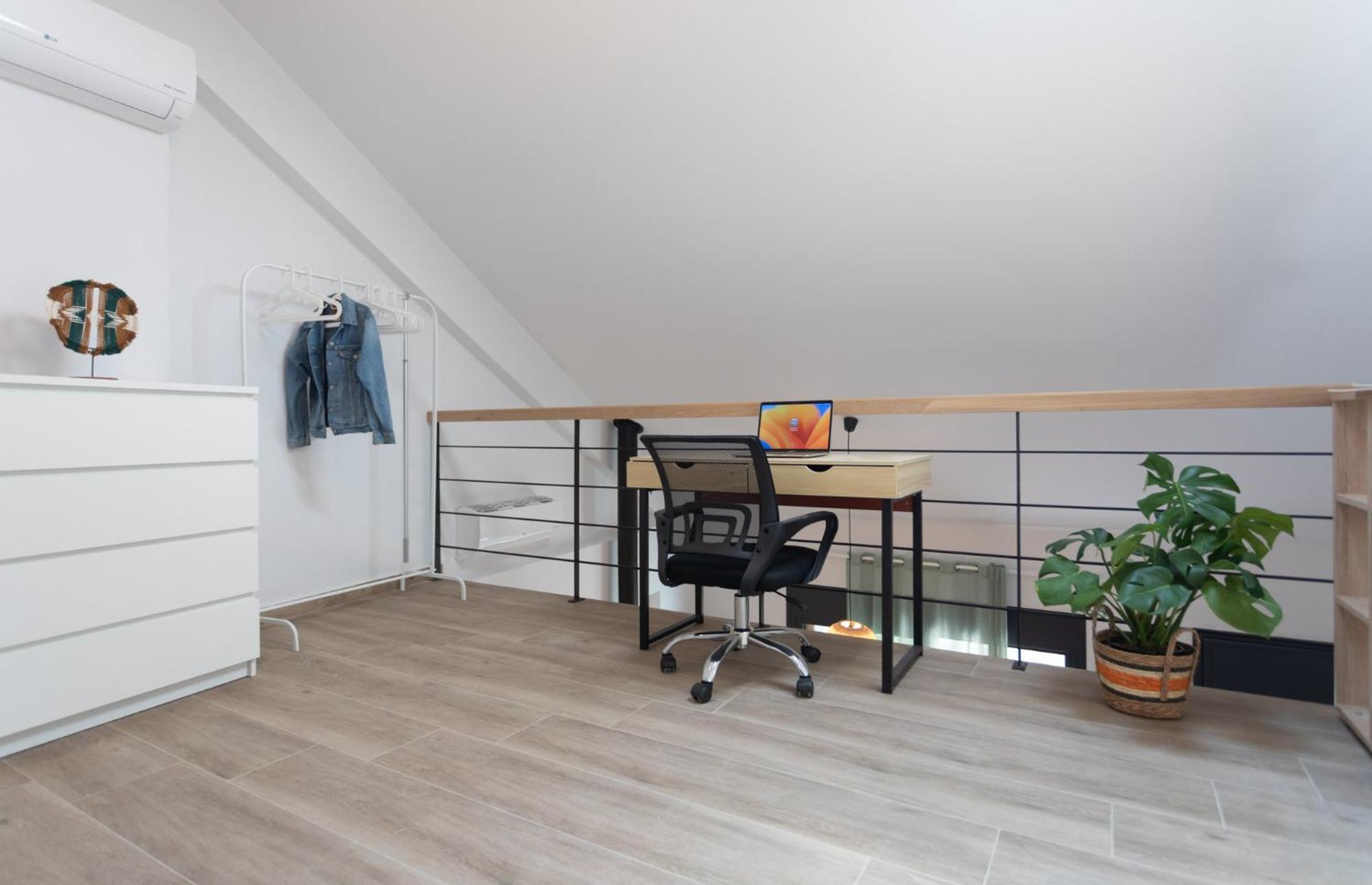 Osiris - Cozy Sea Walk With Private Garden Apartment