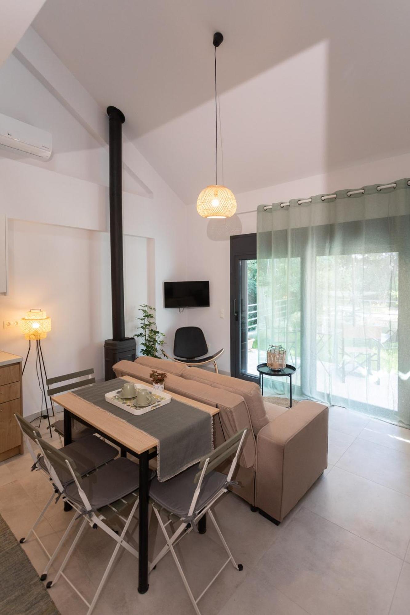 Osiris - Cozy Sea Walk With Private Garden Apartment *